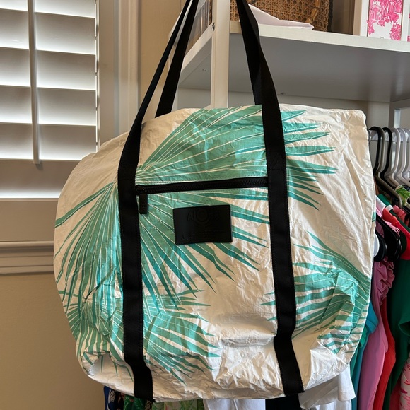 ALOHA Collection Teal and White Tote - Picture 2 of 5